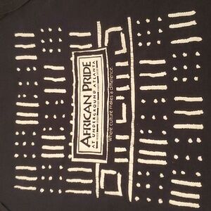 Short-sleeve black t-shirt